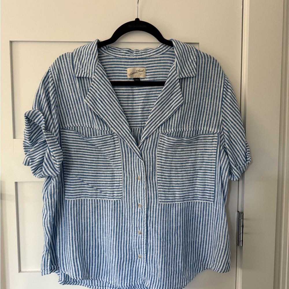 Universal Threads Blue Striped Women's Top